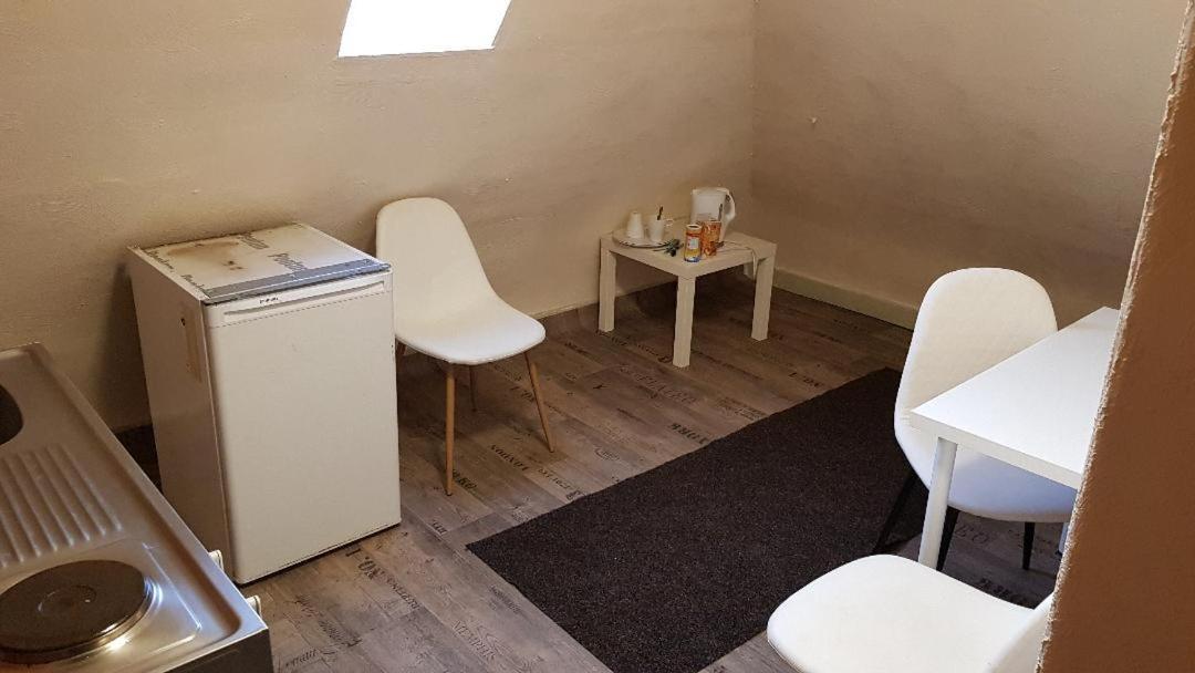 Handwerker Unterkunft Monteurzimmer Mit Gemeinschaftsbad In Brebach Saarbrücken Eksteriør billede